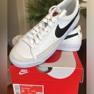 Nike Low Blazer